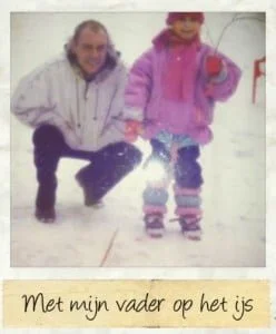 Als klein meisje met mijn vader op het ijs