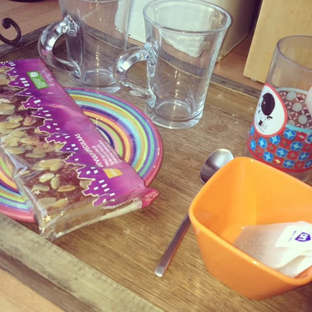 De juf op de thee…