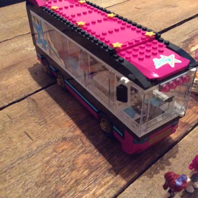 De LEGO Friends tourbus met de nieuwe K3?