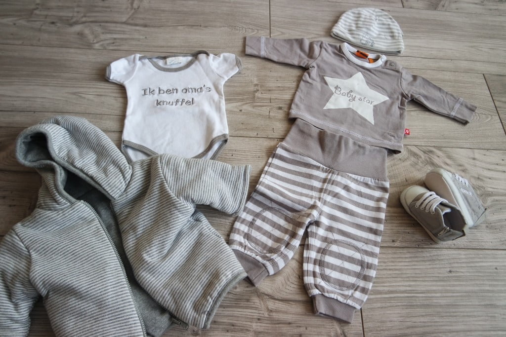 eerste-babykleertjes-Milan-mama blogger-mama-blog-baby-