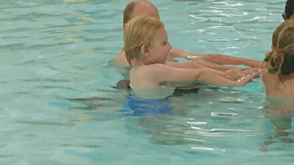 zwemles_vroeger_nu_eerste_zwemles_kind_leeftijd_mamablogger_familyblogger_