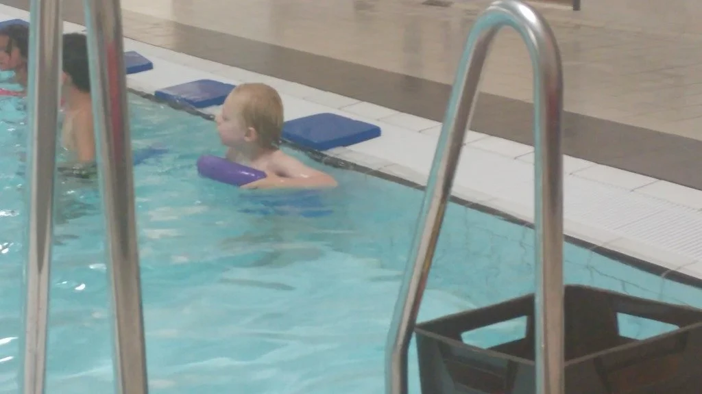 zwemles_vroeger_nu_eerste_zwemles_kind_leeftijd_mamablogger_familyblogger_