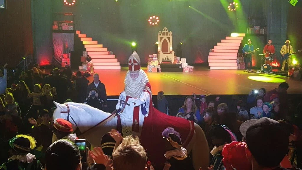 grote club van Sinterklaasfeest_verslag_Ahoy_Rotterdam_review_2016_sinterklaas_