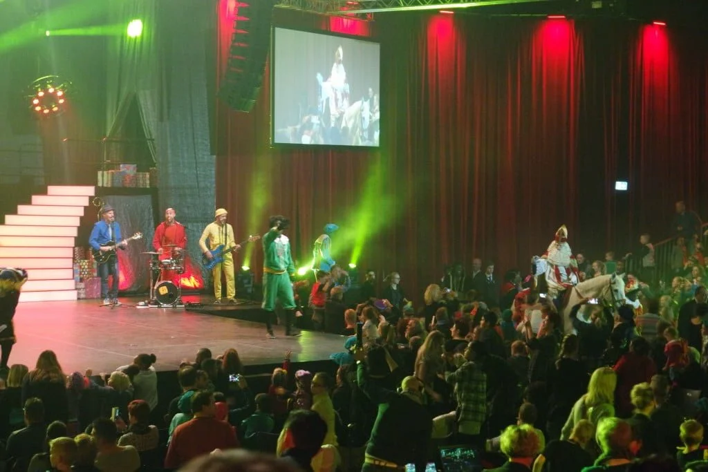 grote club van Sinterklaasfeest_verslag_Ahoy_Rotterdam_review_2016_sinterklaas_