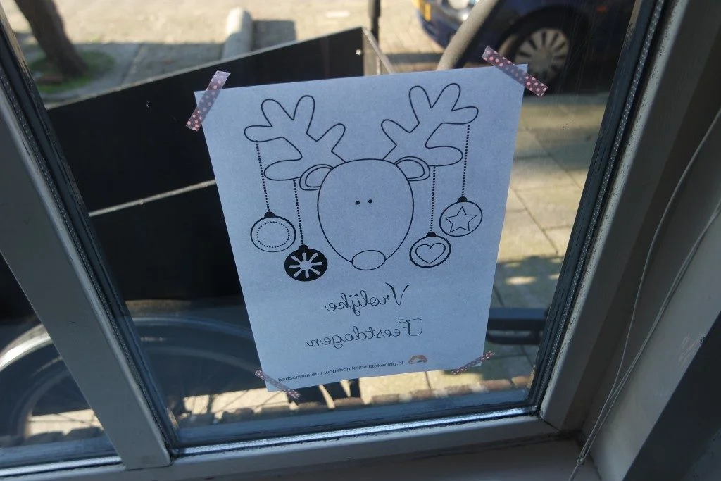 krijtstifttekening_badschuim_mamablogger_kerst_krijtstift_raamtekening_mamablogger_diy_budget_