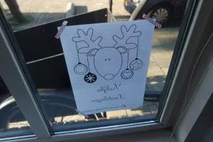 krijtstifttekening_badschuim_mamablogger_kerst_krijtstift_raamtekening_mamablogger_diy_budget_