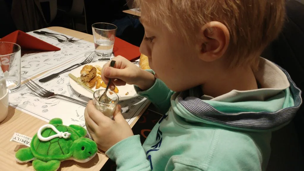 novotel bedtime stories_Brussel_mamablogger_weekendje weg_trein_voorlezen_persreisje_