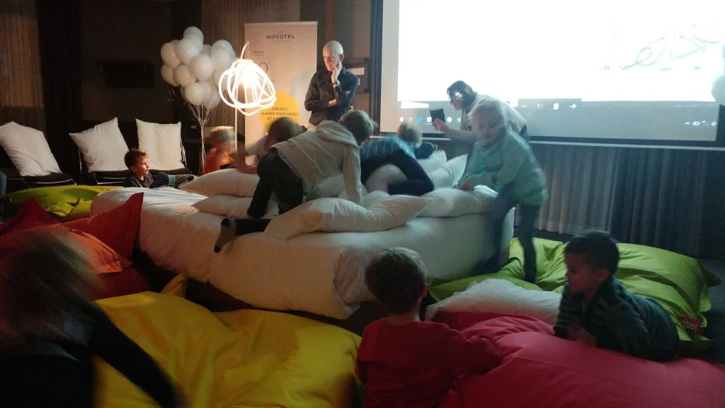 novotel bedtime stories_Brussel_mamablogger_weekendje weg_trein_voorlezen_persreisje_