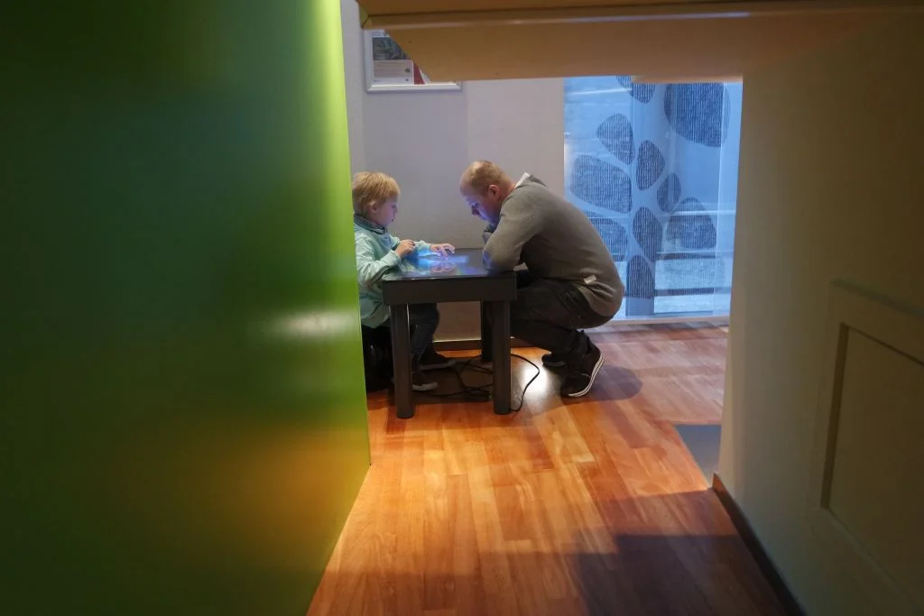 novotel bedtime stories_Brussel_mamablogger_weekendje weg_trein_voorlezen_persreisje_