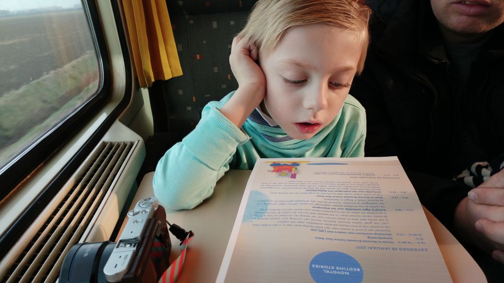 novotel bedtime stories_Brussel_mamablogger_weekendje weg_trein_voorlezen_persreisje_
