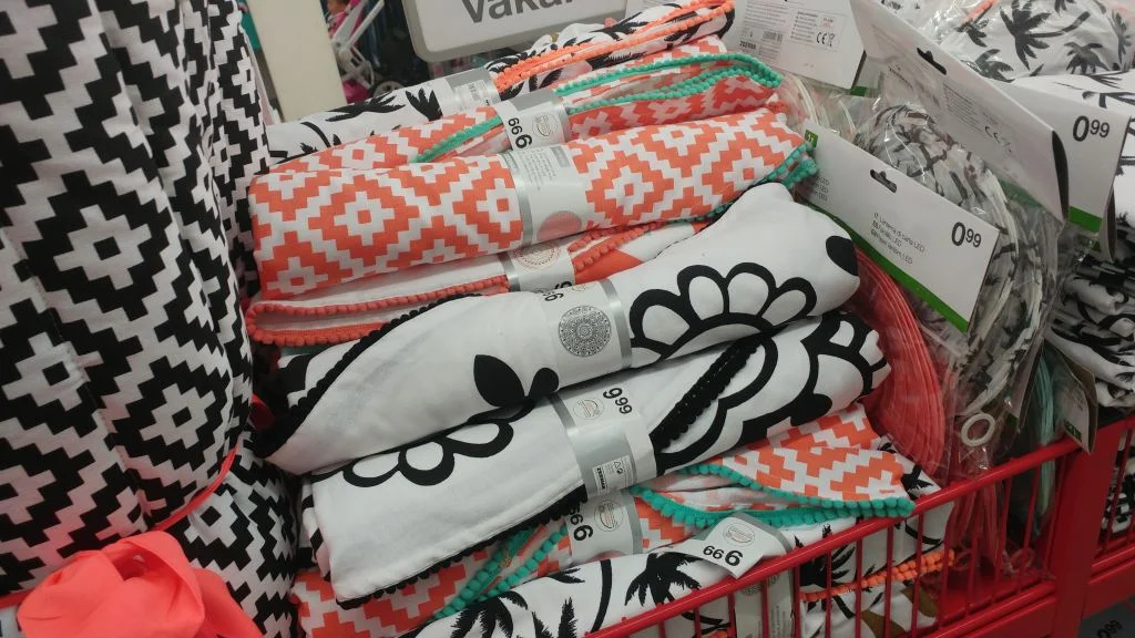 Zeeman_musthaves_stranddoeken_tafelkleden_kussentjes_mamablogger_budget_