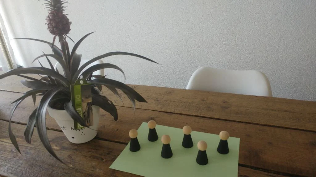 geboortepoppetjes_houten kegelpoppetjes_flying tiger_diy_budget_mamablogger_baby_versiering_cadeautje_