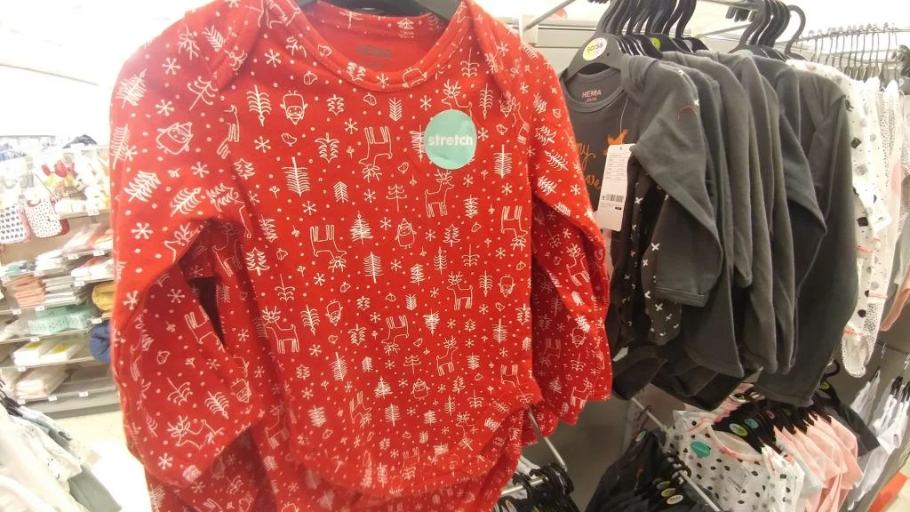 baby's eerste kerst_kleertjes_hema_foute kersttrui_kerstkleding_mamablogger_tip_kerst_marisca_babykleding