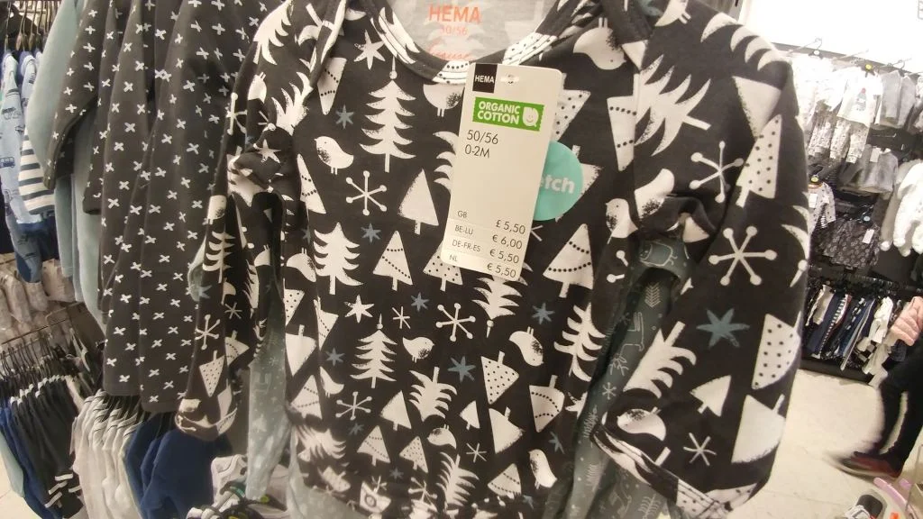 baby's eerste kerst_kleertjes_hema_foute kersttrui_kerstkleding_mamablogger_tip_kerst_marisca_babykleding