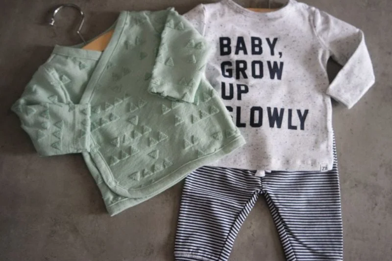 eerste pakje baby_mamablogger_zwanger_baby_babykleertjes_Z8_Noppies_