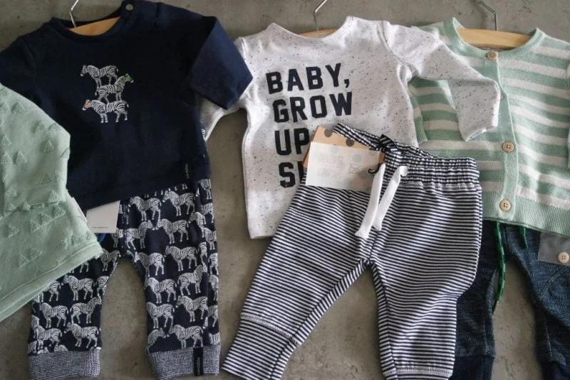 eerste pakje baby_mamablogger_zwanger_baby_babykleertjes_Z8_Noppies_