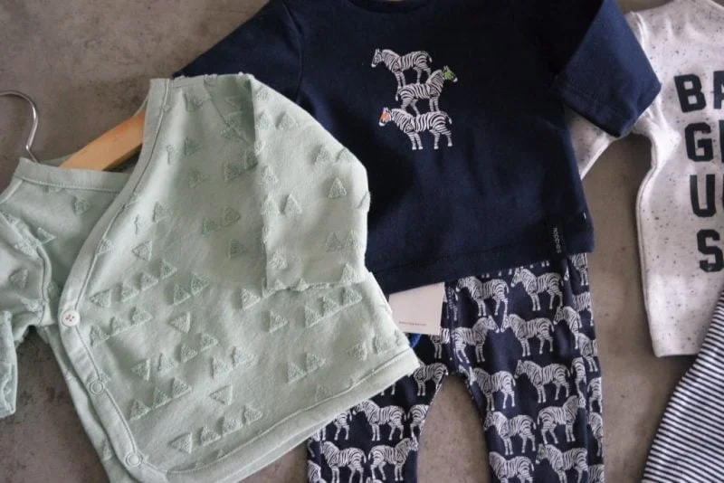 eerste pakje baby_mamablogger_zwanger_baby_babykleertjes_Z8_Noppies_