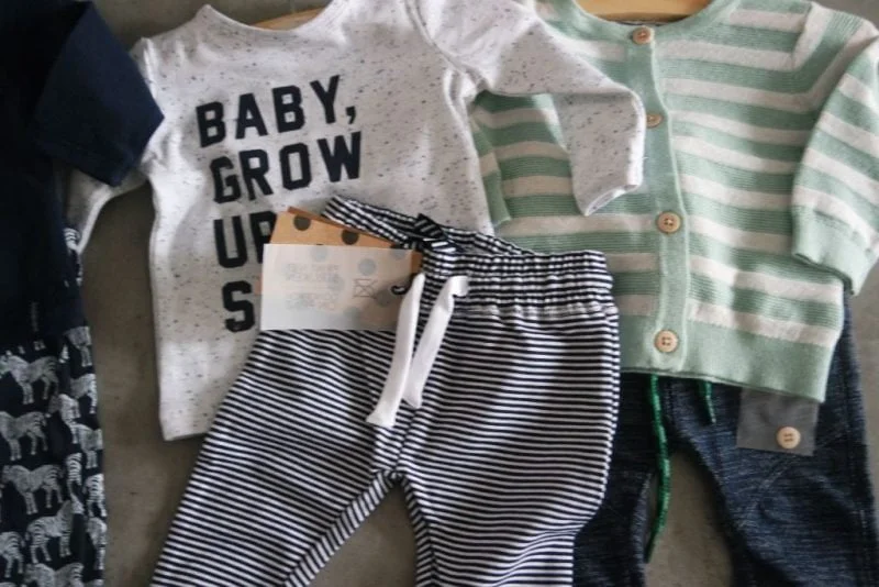 eerste pakje baby_mamablogger_zwanger_baby_babykleertjes_Z8_Noppies_