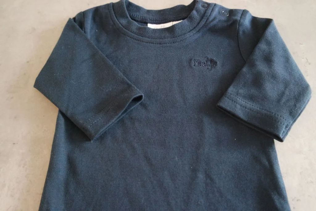 neutrale babykleertjes_effen_zonder print_feetje_noppies_prenatal_babydump_ mamablogger_zwanger_