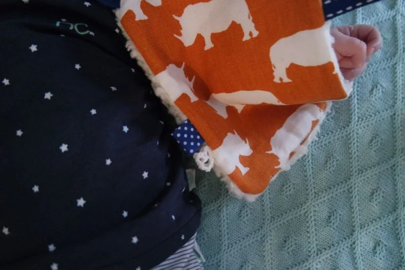 Noddles_Floris Favourites_mamablogger_Marisca_wikkeldoek_knuffelkruik_