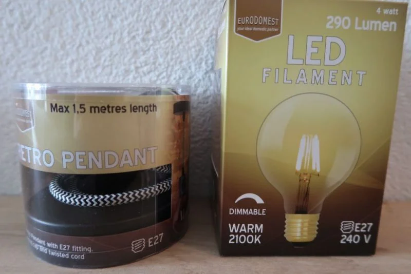 industrieel_woonaccessoires_action_mamablogger_budget buy_tip_Marisca_retro bol lamp_