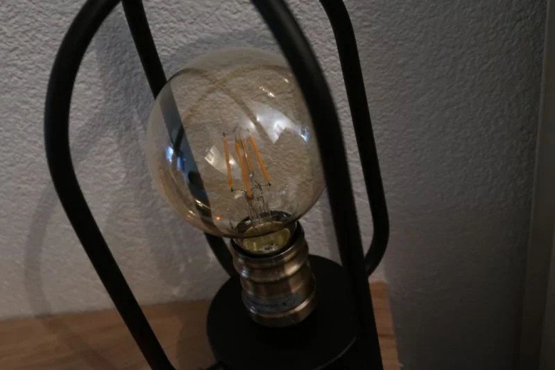 industrieel_woonaccessoires_action_mamablogger_budget buy_tip_Marisca_retro bol lamp_