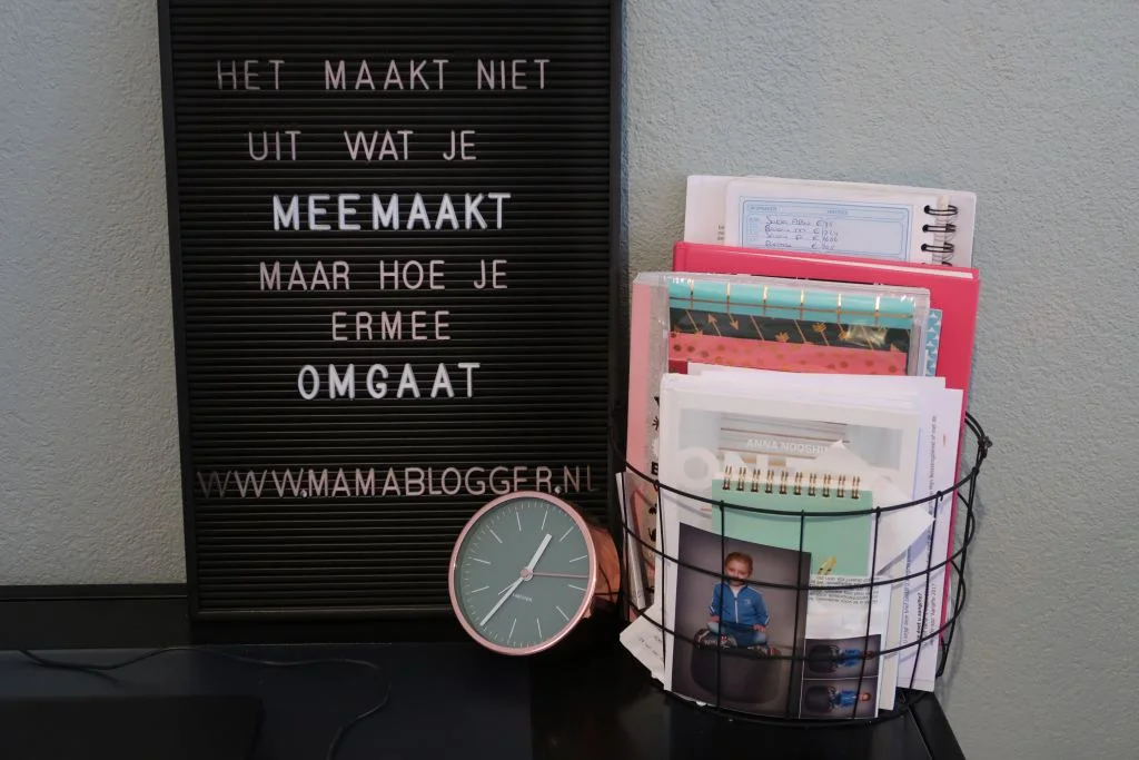werkplek_mamablogger_industrieel_karwei_letterbord_mamablogger_marisca_