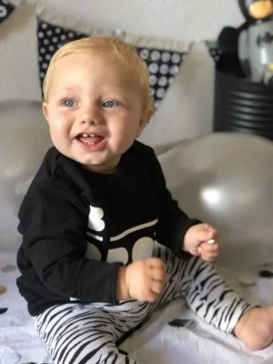 birthday boys_decor_fotoshoot_mamablogger_verjaardagen_uitnodigingen_zwart/wit_