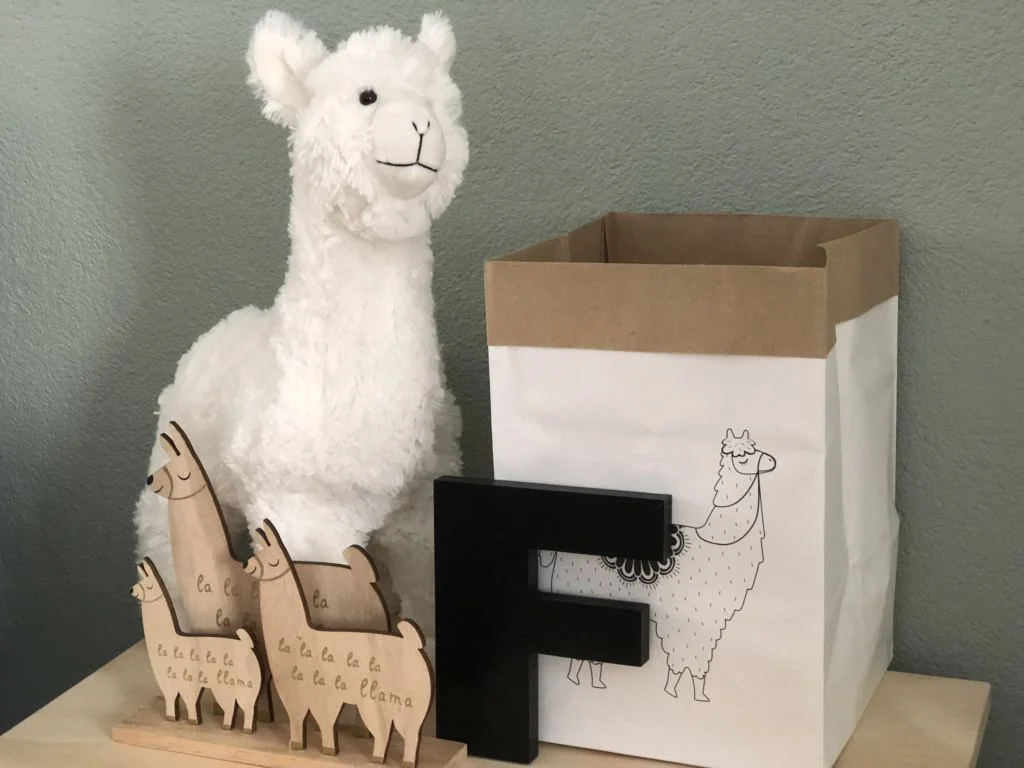Box_eruit_schoolburreautje_aap_noot_mies_van stoer hout_mamablogger_interieur_zithoekje_Kwantum_alpaca_
