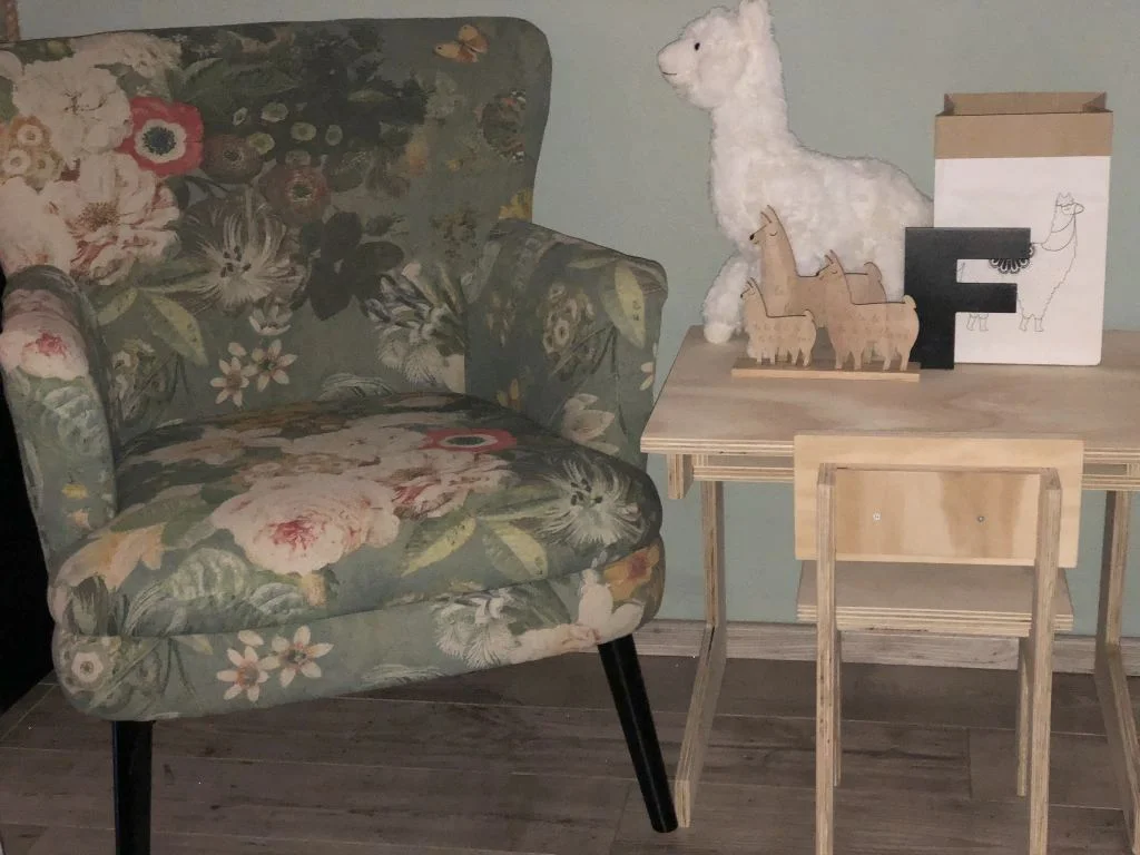 Box_eruit_schoolburreautje_aap_noot_mies_van stoer hout_mamablogger_interieur_zithoekje_Kwantum_alpaca_