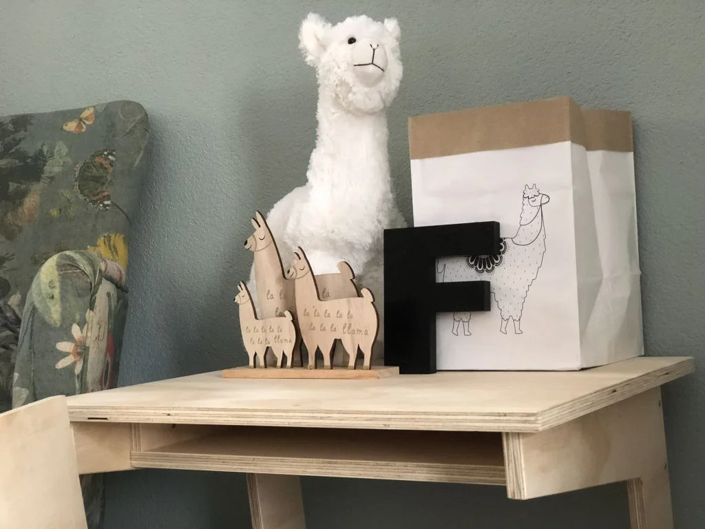 Box_eruit_schoolburreautje_aap_noot_mies_van stoer hout_mamablogger_interieur_zithoekje_Kwantum_alpaca_