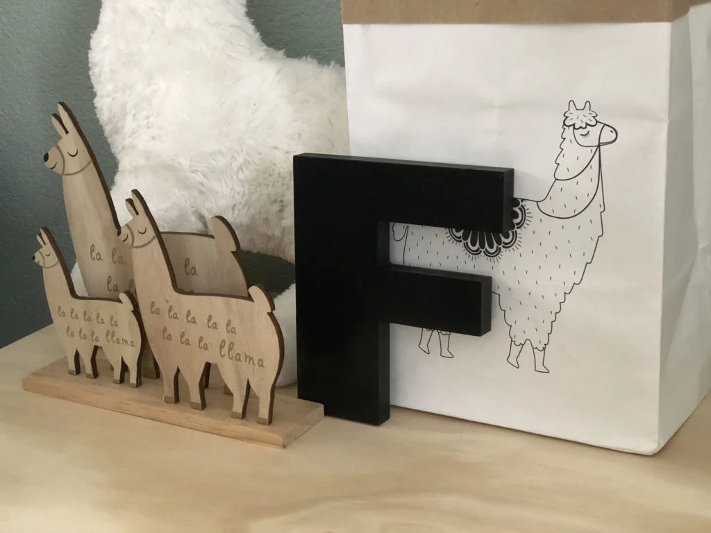 Box_eruit_schoolburreautje_aap_noot_mies_van stoer hout_mamablogger_interieur_zithoekje_Kwantum_alpaca_