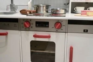 houten_speelkeukentje_speelkeukens_mamablogger_leeftijd_Hape_