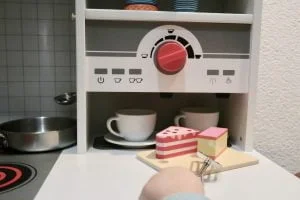 houten_speelkeukentje_speelkeukens_mamablogger_leeftijd_Hape_
