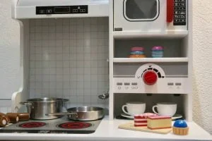 houten_speelkeukentje_speelkeukens_mamablogger_leeftijd_Hape_