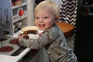 houten_speelkeukentje_speelkeukens_mamablogger_leeftijd_Hape_