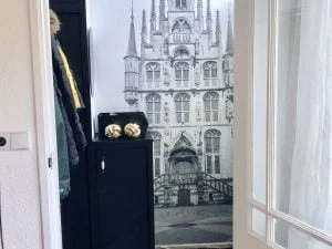 make-over_halletje_interieur_zwart_wit_fotobehang_stadhuis_gouda_
