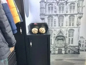 make-over_halletje_interieur_zwart_wit_fotobehang_stadhuis_gouda_