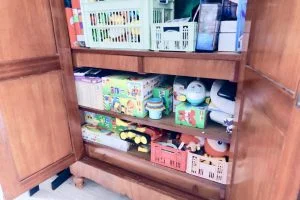 speelgoedwinkel_speelgoedkast_antiek_mamablogger_speelgoed interessant_