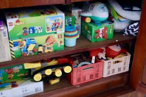 speelgoedwinkel_speelgoedkast_antiek_mamablogger_speelgoed interessant_