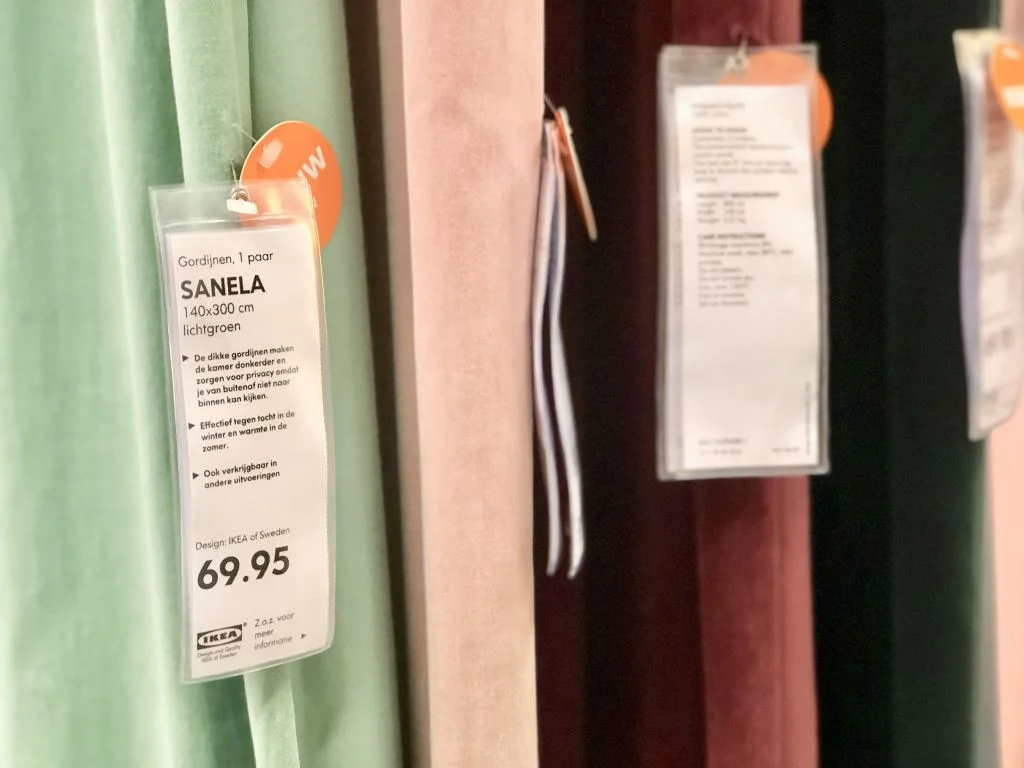 slank Boven hoofd en schouder Schuur Mamablogger Budget tip | Velours gordijnen van IKEA!