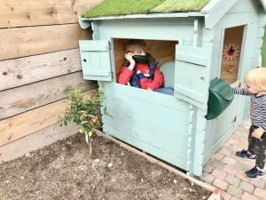 speelhuisje_hout_intratuin_tuin_mamablogger_make-over_tuinhuisje_