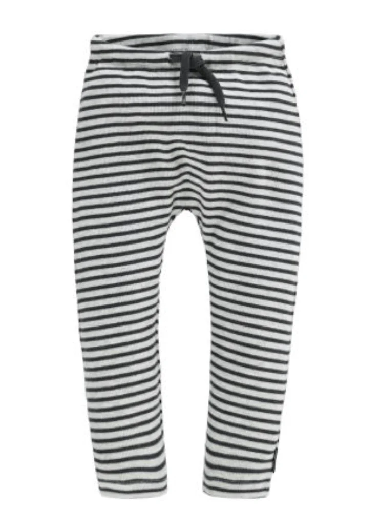 kinderkleding_kids fashion_strakke joggingbroekjes_joggingbroek_mamablogger_slim fit_
