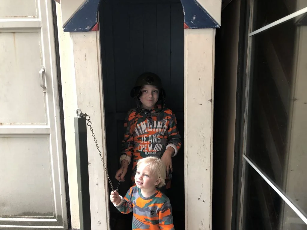 achter de schermen_zomer met Art_Mamablogger_Bevrijdende Vleugels_museum_radio_