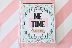 roze_boeken_revoew_Shoot_me time_ontspannen opvoeden_psychologie magazine_mamablogger_