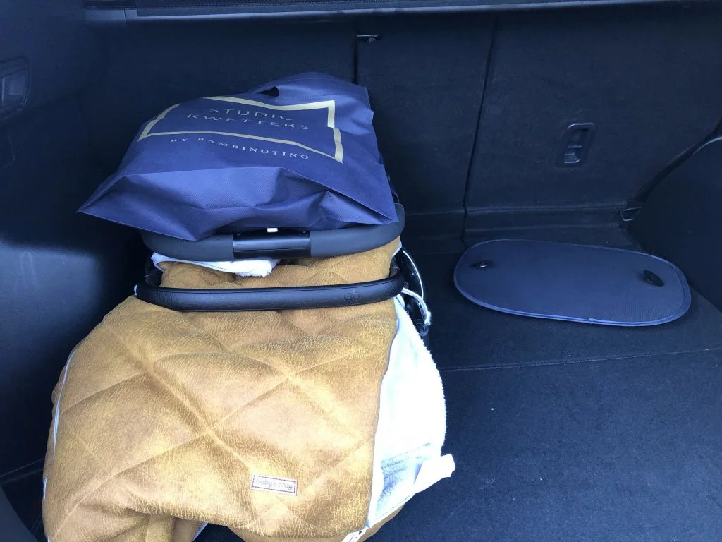 We lopen nog een rondje langs de winkels, shoppen nog een mooie Tommy Hilfiger trui voor Milan en een kleine rugzak voor Floris. 