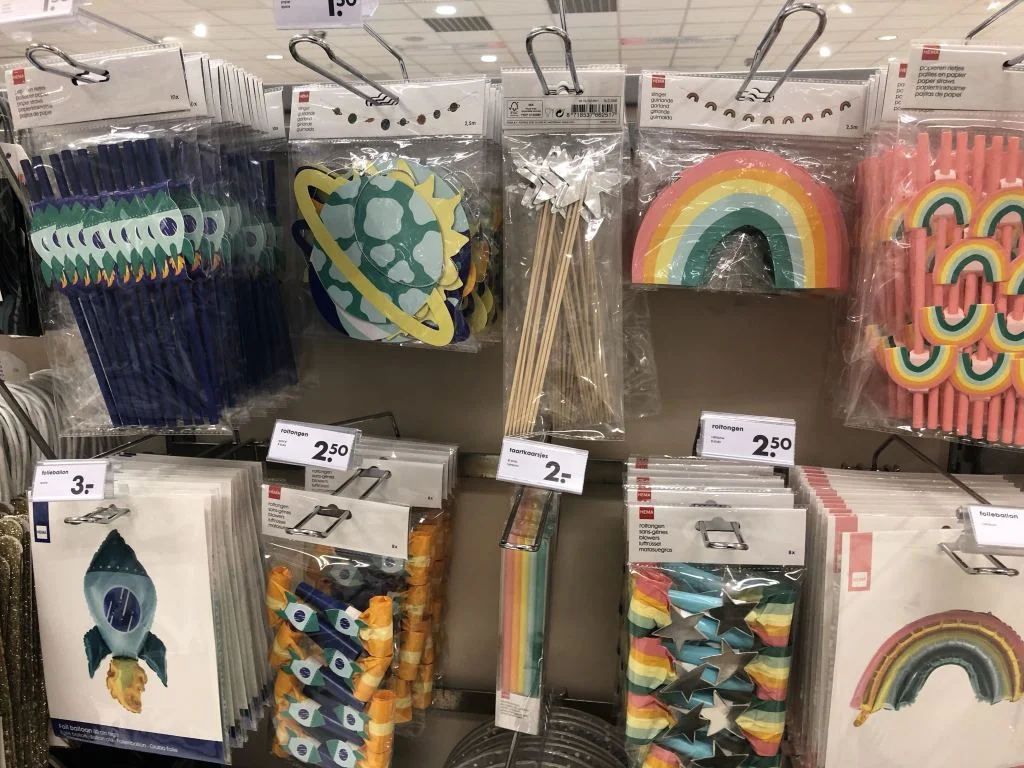feestartikelen_HEMA_inpakken_cadeau_juffenbedankje_traktatie_uitnodiging_mamablogger_