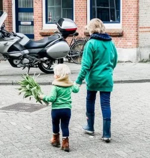 plog_thuiswerken_tulpen uitdelen_huiswerk_werkstuk_mamablogger_persoonlijk_
