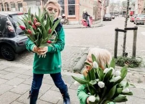 plog_thuiswerken_tulpen uitdelen_huiswerk_werkstuk_mamablogger_persoonlijk_