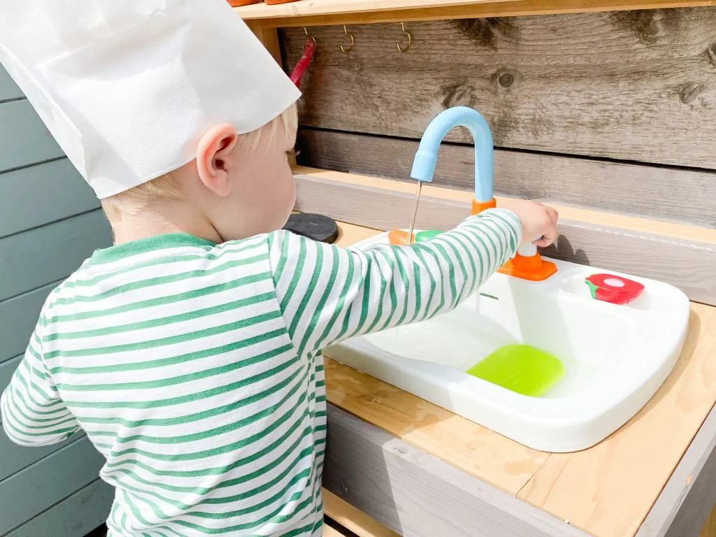 rosa_houten_speelkeuken_speelkeukentje_buitenspeelgoed_mamablogger_review_